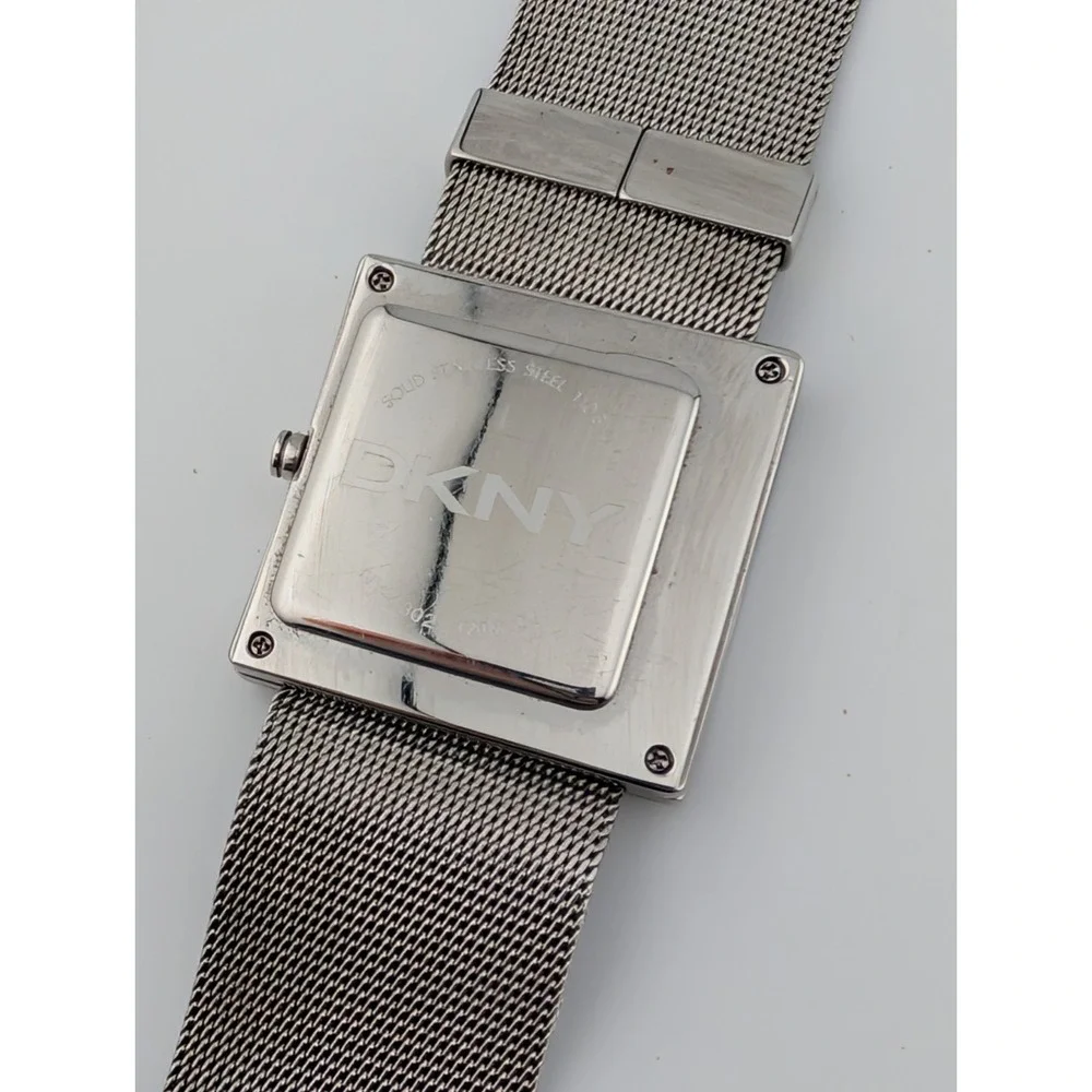 DKNY Watch Women 35mm Case Silver Mesh Metal Band NY4302- New Battery‎